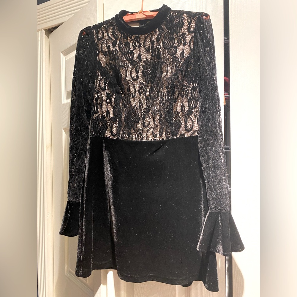 Forever 21 velvet and lace dress. Beautiful, medium